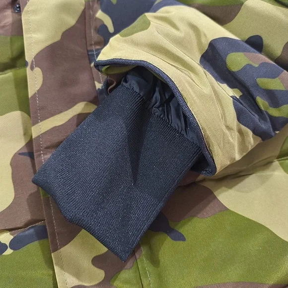 Canada Goose Waterproof And Windproof Camouflage Hooded Down Jacket - Picture 8 of 13
